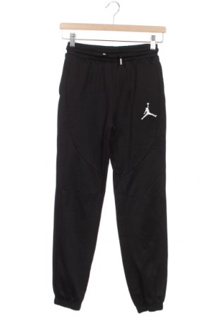 Детско спортно долнище Air Jordan Nike, Размер 12-13y/ 158-164 см, Цвят Черен, Полиестер, Цена 142,00 лв.