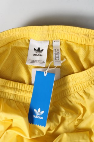 Мъжки къс панталон Adidas Originals, Размер XS, Цвят Жълт, Полиестер, Цена 82,55 лв.