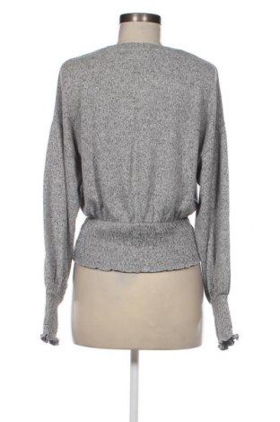 Damen Shirt Bershka, Größe S, Farbe Grau, Preis 10,03 €