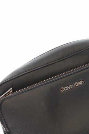 Дамска чанта Calvin Klein, Цвят Черен, Цена 70,70 лв.