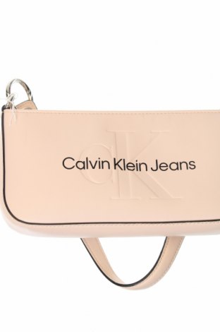 Дамска чанта Calvin Klein Jeans, Цвят Екрю, Цена 151,00 лв.