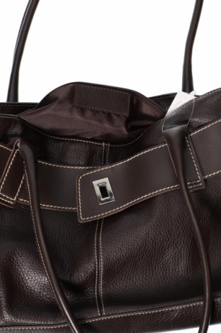 Дамска чанта Russell & Bromley, Цвят Кафяв, Цена 177,54 лв.