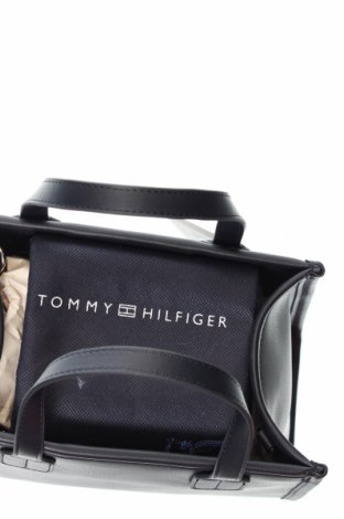 Дамска чанта Tommy Hilfiger, Цвят Син, Цена 188,00 лв.