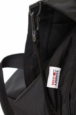 Дамска чанта Tommy Jeans, Цвят Черен, Цена 96,60 лв.