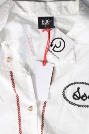 Γυναικείο πουκάμισο BDG, Μέγεθος S, Χρώμα Λευκό, Τιμή 7,79 €