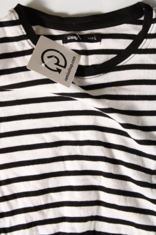 Damen T-Shirt Sinsay, Größe L, Farbe Mehrfarbig, Preis 6,65 €