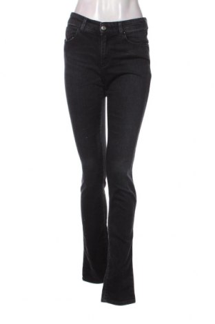 Дамски дънки Armani Jeans, Размер M, Цвят Син, Цена 109,78 лв.