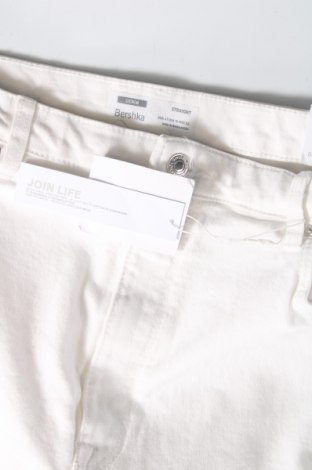Damen Jeans Bershka, Größe L, Farbe Weiß, Preis 23,71 €
