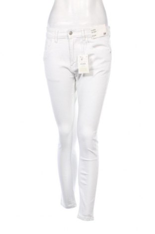 Damen Jeans Bershka, Größe M, Farbe Weiß, Preis 16,70 €