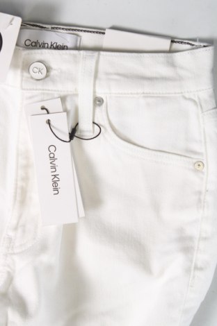Γυναικείο Τζίν Calvin Klein, Μέγεθος XS, Χρώμα Λευκό, Τιμή 32,49 €