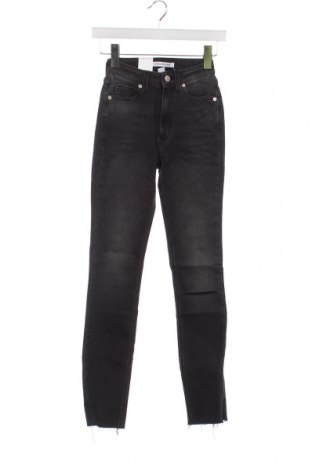 Дамски дънки Calvin Klein Jeans, Размер XXS, Цвят Черен, Цена 136,00 лв.