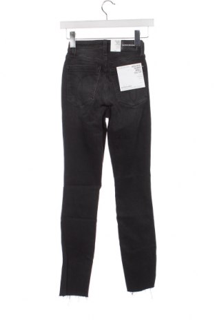 Дамски дънки Calvin Klein Jeans, Размер XXS, Цвят Черен, Цена 136,00 лв.
