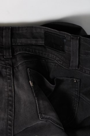 Blugi de femei Levi's, Mărime L, Culoare Negru, Preț 177,63 Lei