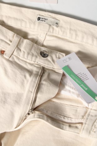 Дамски дънки Perfect Jeans By Gina Tricot, Размер M, Цвят Бежов, Цена 48,00 лв.