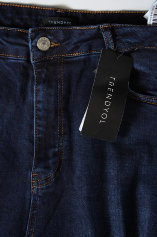 Dámske džínsy  Trendyol, Veľkosť XL, Farba Modrá, Cena  15,70 €