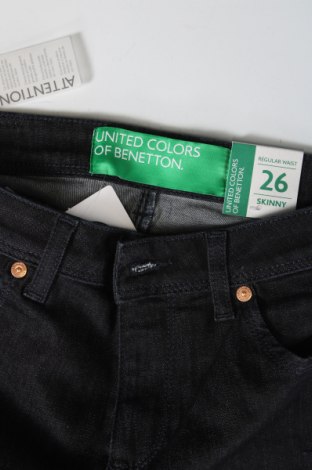 Damskie jeansy United Colors Of Benetton, Rozmiar XS, Kolor Niebieski, Cena 60,29 zł