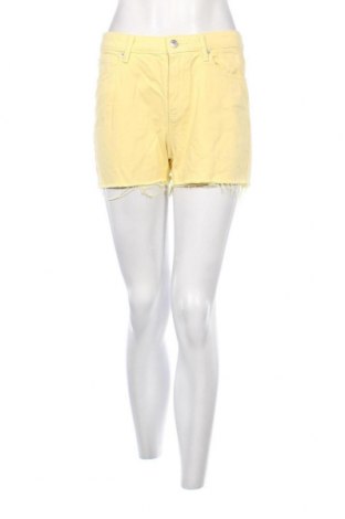 Дамски къс панталон, Размер S, Цвят Жълт, Цена 4,94 лв.