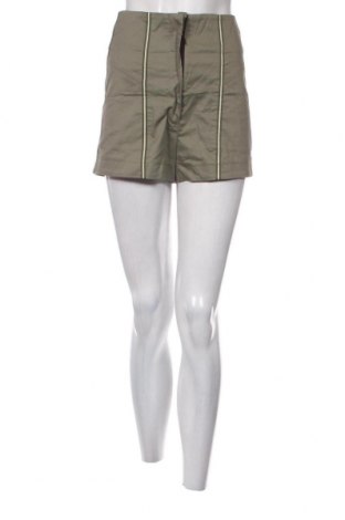 Дамски къс панталон Caramella Fashion, Размер S, Цвят Зелен, Цена 6,48 лв.