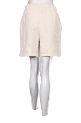 Pantaloni scurți de femei Gestuz, Mărime M, Culoare Bej, Preț 201,32 Lei
