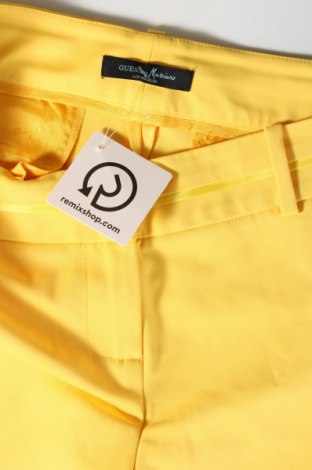 Γυναικείο κοντό παντελόνι Guess By Marciano, Μέγεθος M, Χρώμα Κίτρινο, Τιμή 28,87 €
