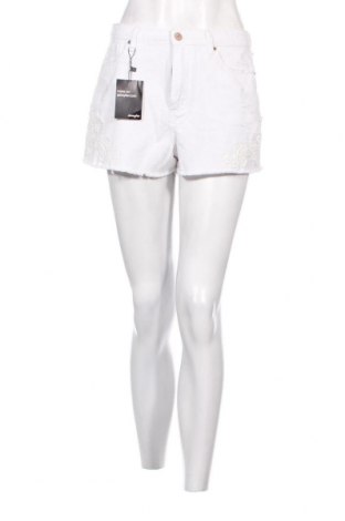 Дамски къс панталон Jennyfer, Размер S, Цвят Бял, Цена 22,17 лв.