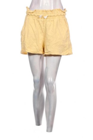 Дамски къс панталон Laura Torelli, Размер M, Цвят Жълт, Цена 19,00 лв.