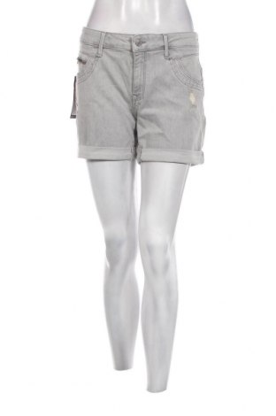 Дамски къс панталон Levi's, Размер M, Цвят Сив, Цена 53,04 лв.
