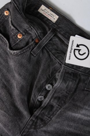 Дамски къс панталон Levi's, Размер M, Цвят Сив, Цена 18,99 лв.