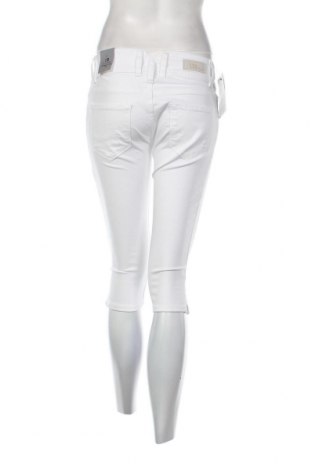 Дамски къс панталон Ltb, Размер M, Цвят Бял, Цена 20,88 лв.