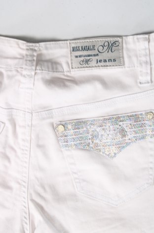 Дамски къс панталон Miss Natalie, Размер M, Цвят Бял, Цена 23,91 лв.
