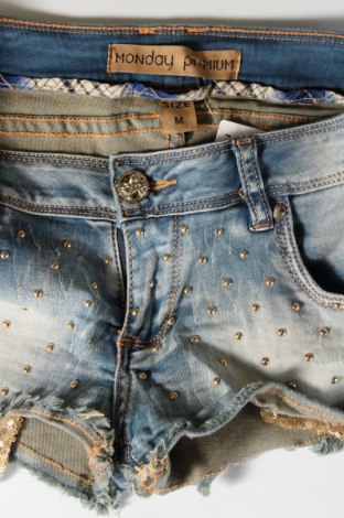 Pantaloni scurți de femei Monday Premium, Mărime M, Culoare Albastru, Preț 48,00 Lei