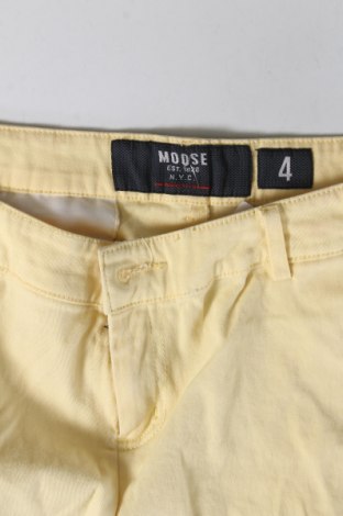 Pantaloni scurți de femei Moose, Mărime L, Culoare Galben, Preț 25,66 Lei