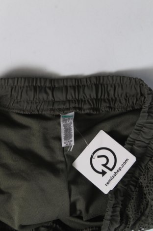 Дамски къс панталон New Yorker, Размер L, Цвят Зелен, Цена 7,60 лв.