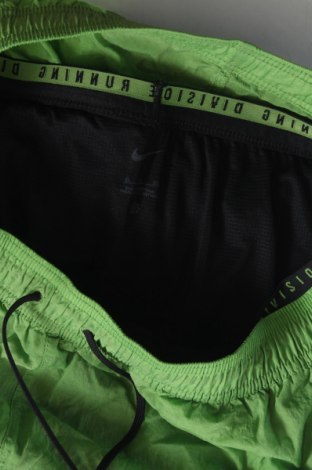 Pantaloni scurți de femei Nike, Mărime XL, Culoare Verde, Preț 78,95 Lei