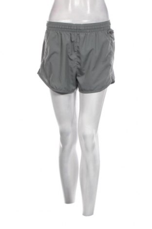 Дамски къс панталон Nike, Размер M, Цвят Зелен, Цена 41,04 лв.