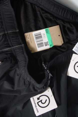 Дамски къс панталон Nike, Размер XL, Цвят Черен, Цена 72,00 лв.