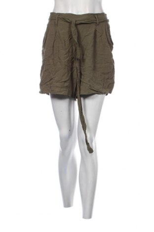 Γυναικείο κοντό παντελόνι Page One, Μέγεθος M, Χρώμα Πράσινο, Τιμή 3,06 €