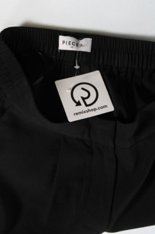 Дамски къс панталон Pieces, Размер XS, Цвят Черен, Цена 46,98 лв.