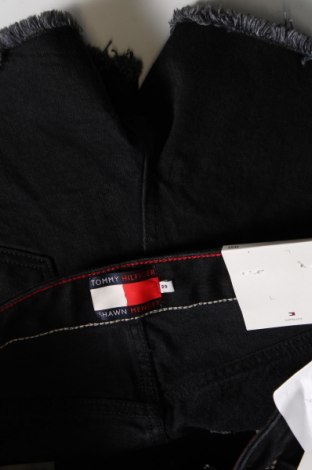 Дамски къс панталон Tommy Hilfiger x Shawn Mendes, Размер M, Цвят Черен, Цена 215,00 лв.