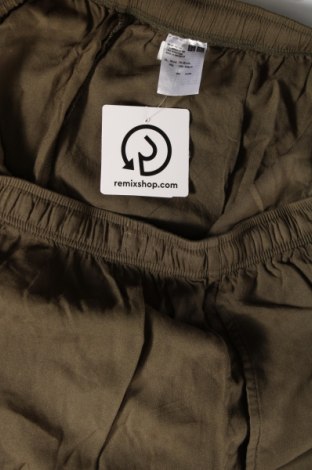 Дамски къс панталон Uniqlo, Размер XL, Цвят Зелен, Цена 8,40 лв.