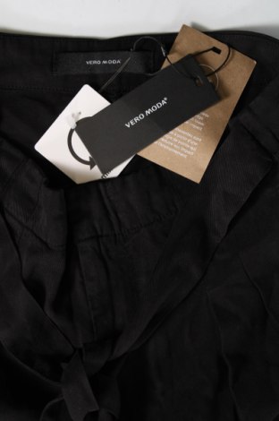 Дамски къс панталон Vero Moda, Размер M, Цвят Черен, Цена 14,00 лв.