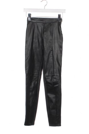 Pantaloni de piele pentru damă Bershka, Mărime XS, Culoare Negru, Preț 44,39 Lei
