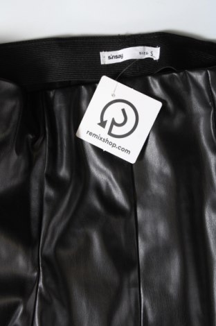 Γυναικείο παντελόνι δερμάτινο Sinsay, Μέγεθος S, Χρώμα Μαύρο, Τιμή 5,01 €