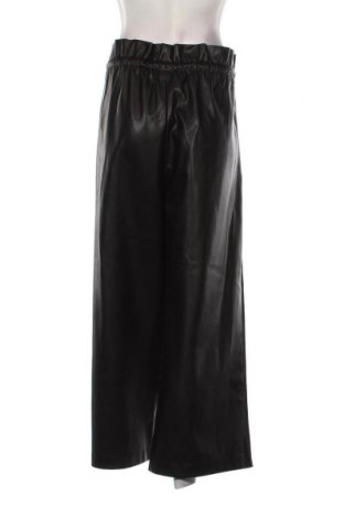 Γυναικείο παντελόνι δερμάτινο United Colors Of Benetton, Μέγεθος XXL, Χρώμα Μαύρο, Τιμή 18,29 €