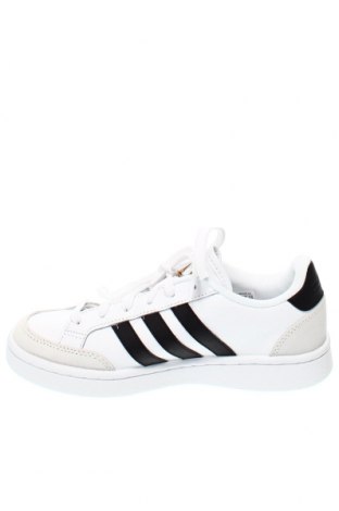 Дамски обувки Adidas, Размер 37, Цвят Бял, Цена 190,00 лв.