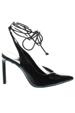 Дамски обувки Bershka, Размер 38, Цвят Черен, Цена 39,00 лв.