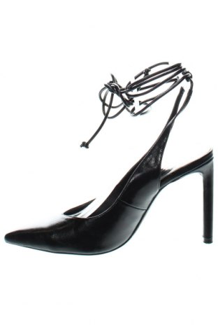 Дамски обувки Bershka, Размер 38, Цвят Черен, Цена 39,00 лв.