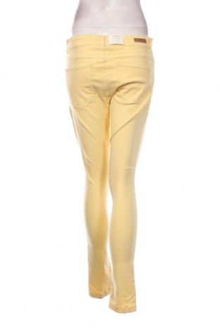 Γυναικείο παντελόνι B.Young, Μέγεθος L, Χρώμα Κίτρινο, Τιμή 35,05 €