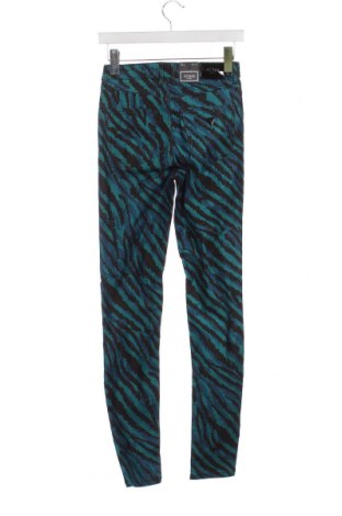 Дамски панталон Guess, Размер XS, Цвят Многоцветен, Цена 52,50 лв.