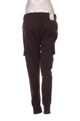 Pantaloni de femei Pepe Jeans, Mărime L, Culoare Maro, Preț 67,24 Lei
